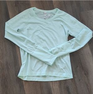 Long sleeve green athletic fitted top